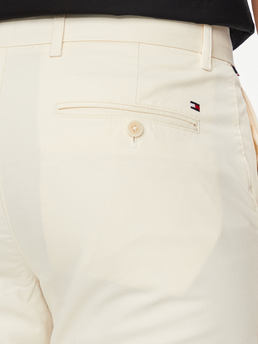 detail Tommy Hilfiger pánské smetanové kalhoty