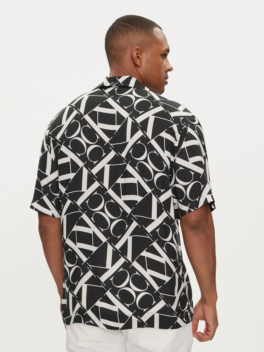 detail Calvin Klein pánská černobílá košile