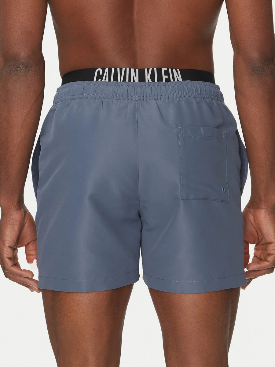 detail Calvin Klein pánské šedé plavky