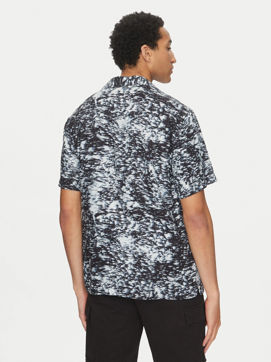 detail Calvin Klein pánská modročerná košile