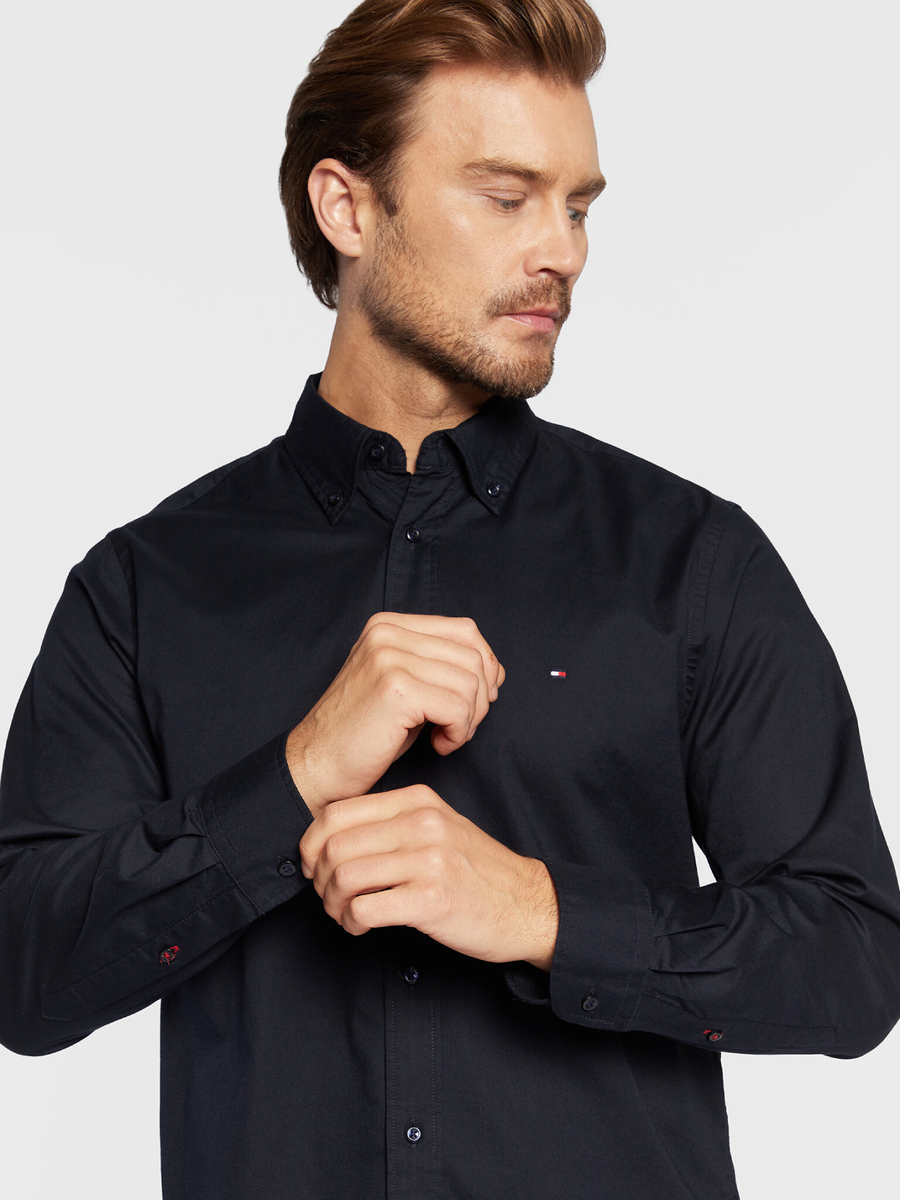 detail Tommy Hilfiger pánská černá košile