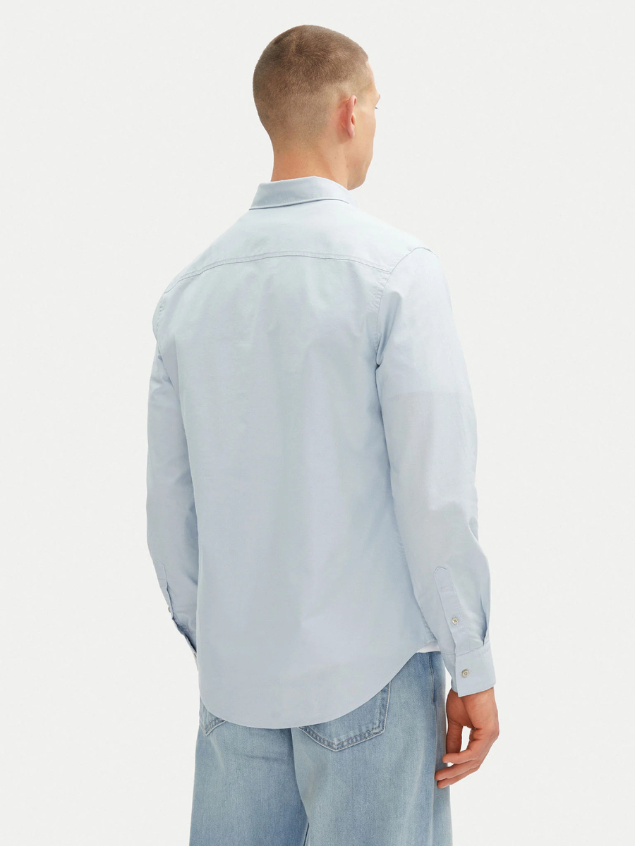 detail Calvin Klein pánská světle modrá košile