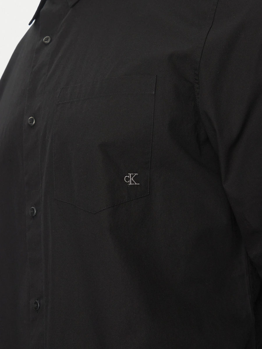 detail Calvin Klein pánská černá košile