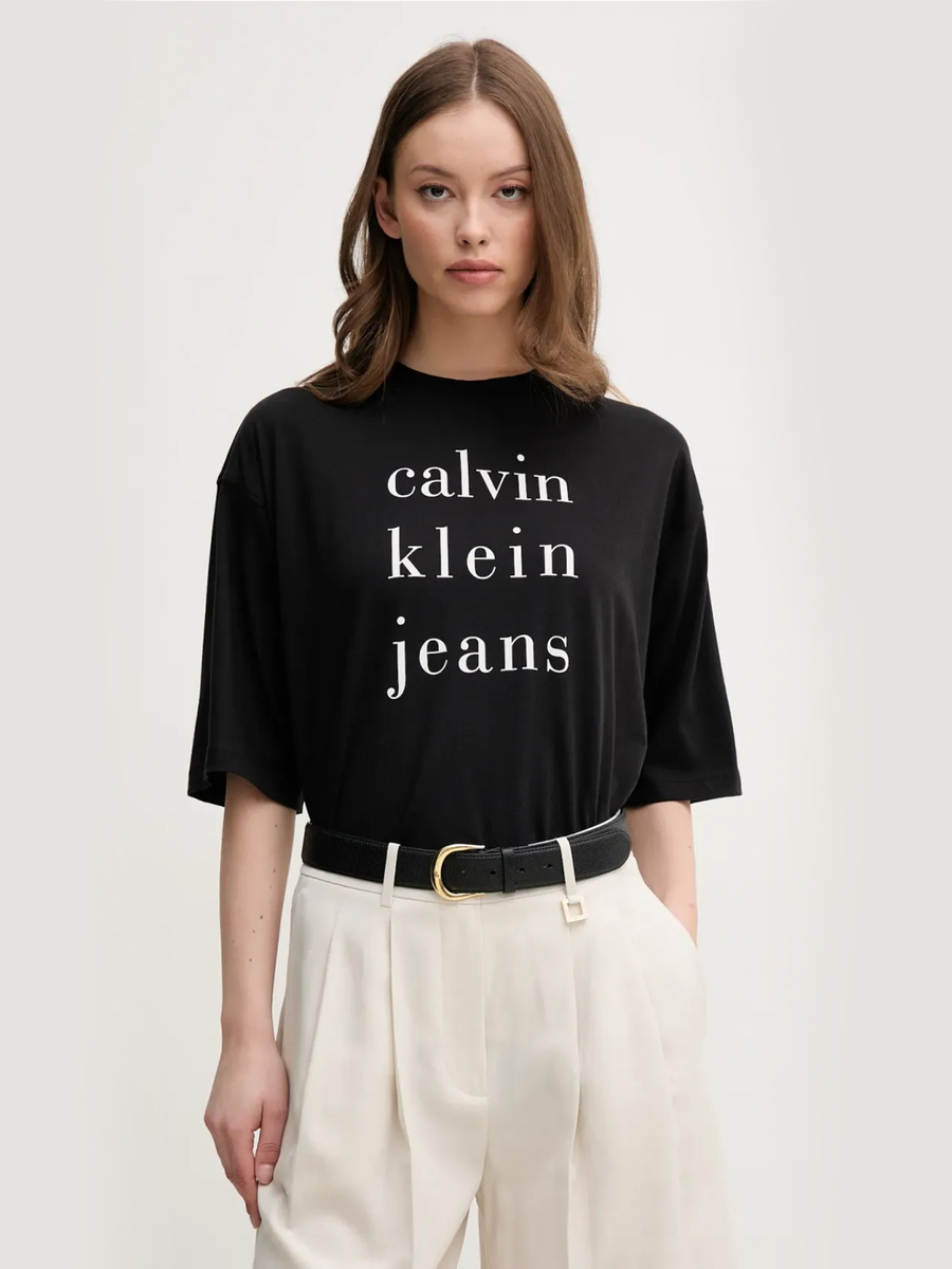 detail Calvin Klein dámské černé tričko