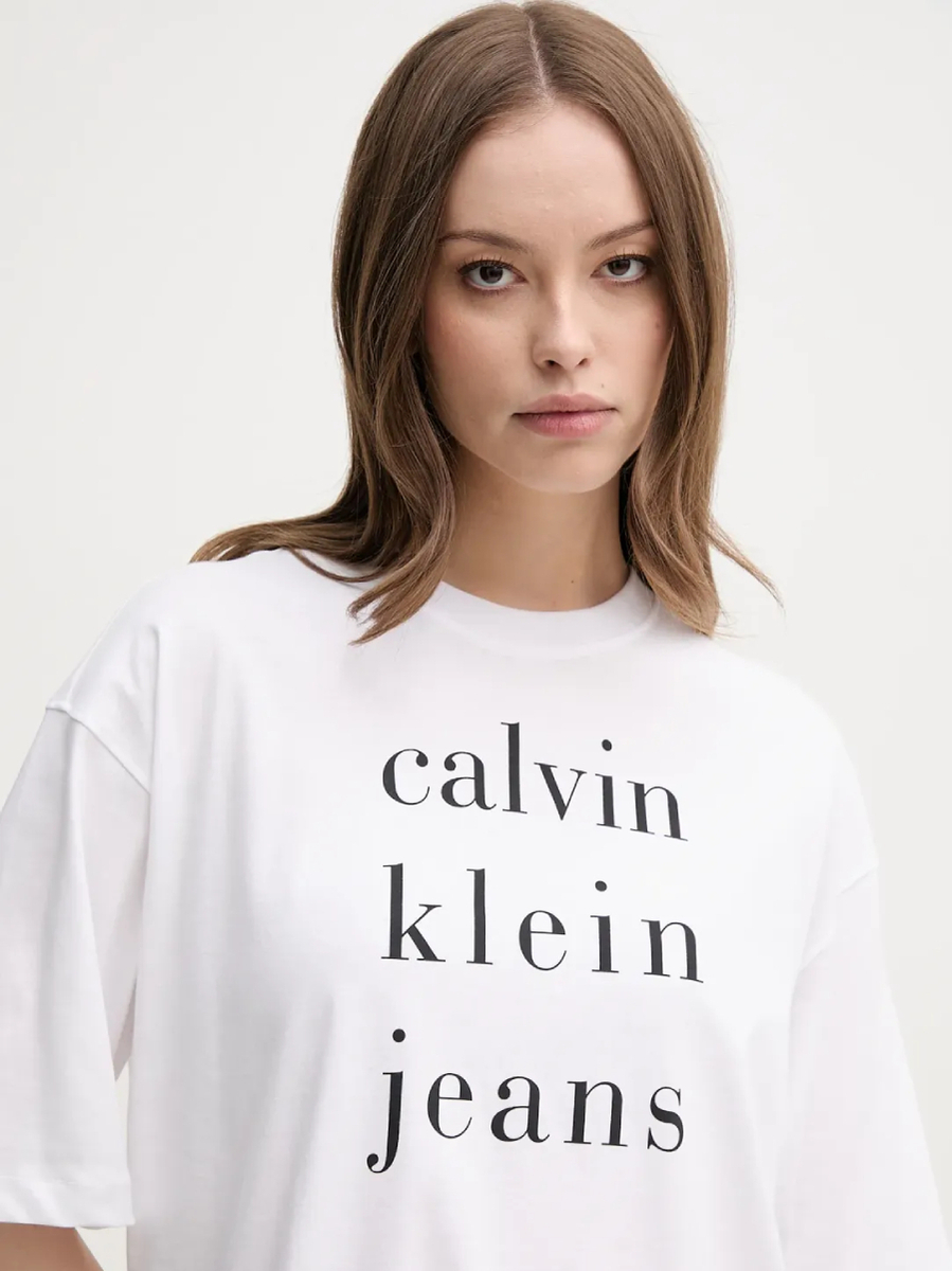 detail Calvin Klein dámské bílé tričko
