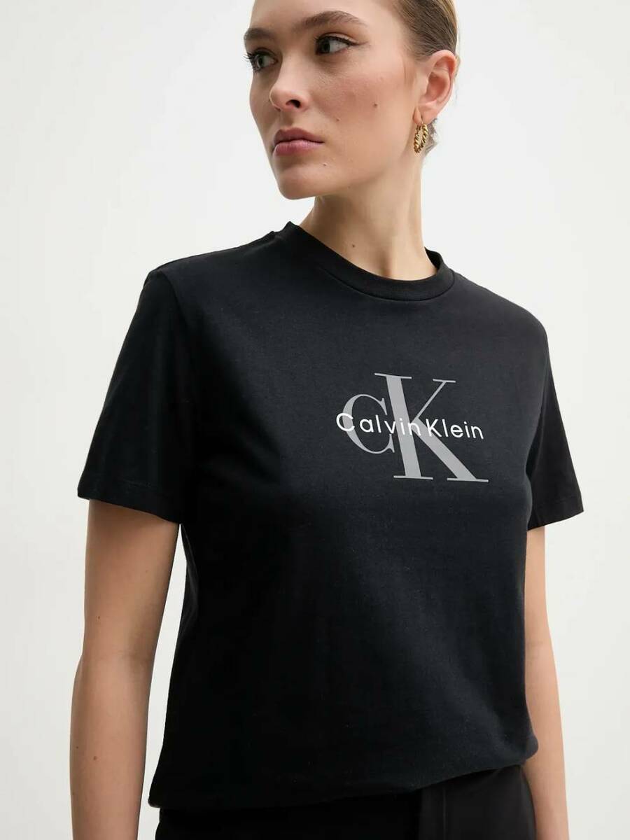 detail Calvin Klein dámské černé tričko