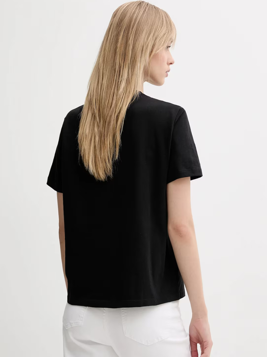 detail Calvin Klein dámské černé tričko