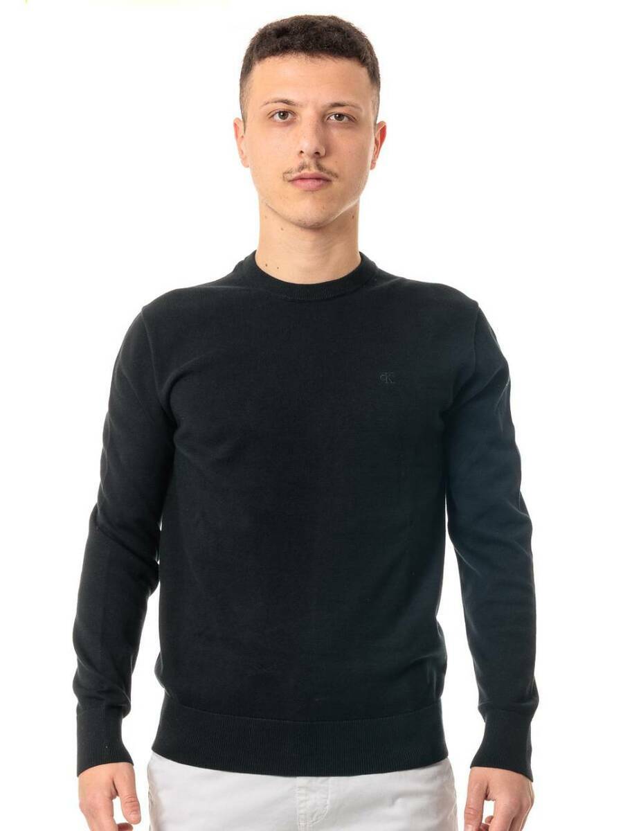 detail Calvin Klein pánský černý svetr