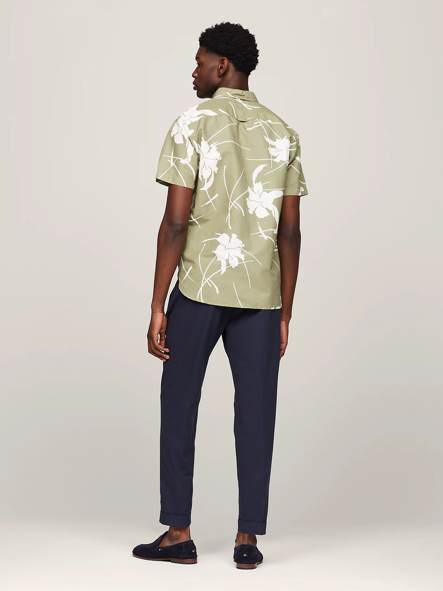 detail Tommy Hilfiger pánská khaki košile s krátkým rukávem