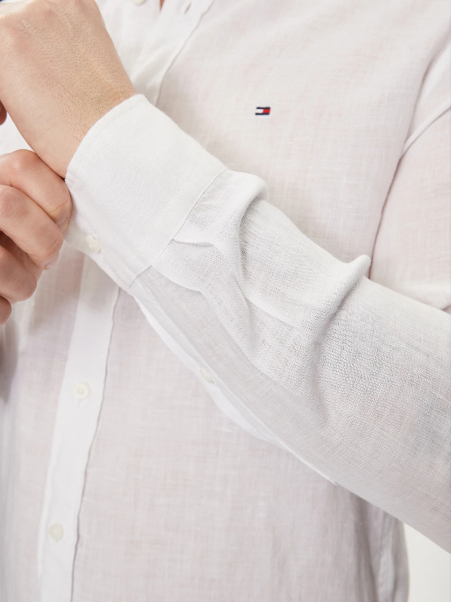 detail Tommy Hilfiger pánská bílá košile