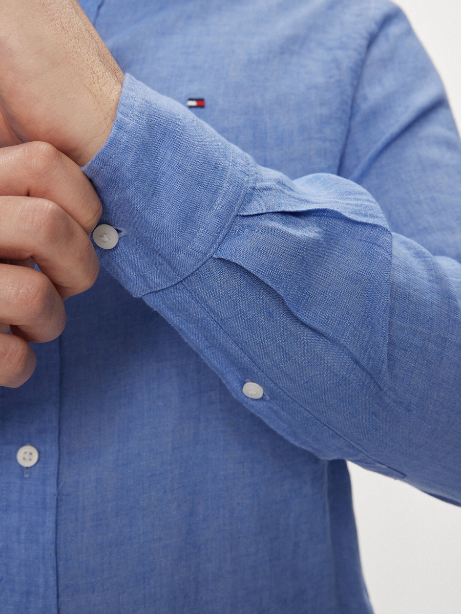 detail Tommy Hilfiger pánská modrá košile