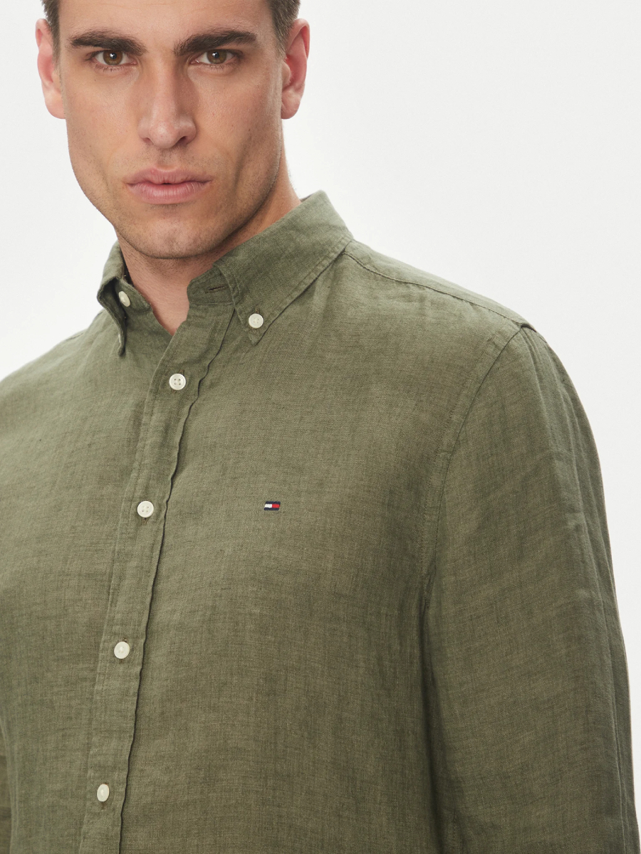 detail Tommy Hilfiger pánská khaki košile