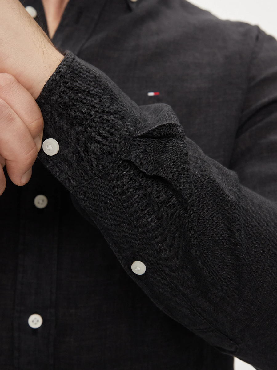 detail Tommy Hilfiger pánská černá košile