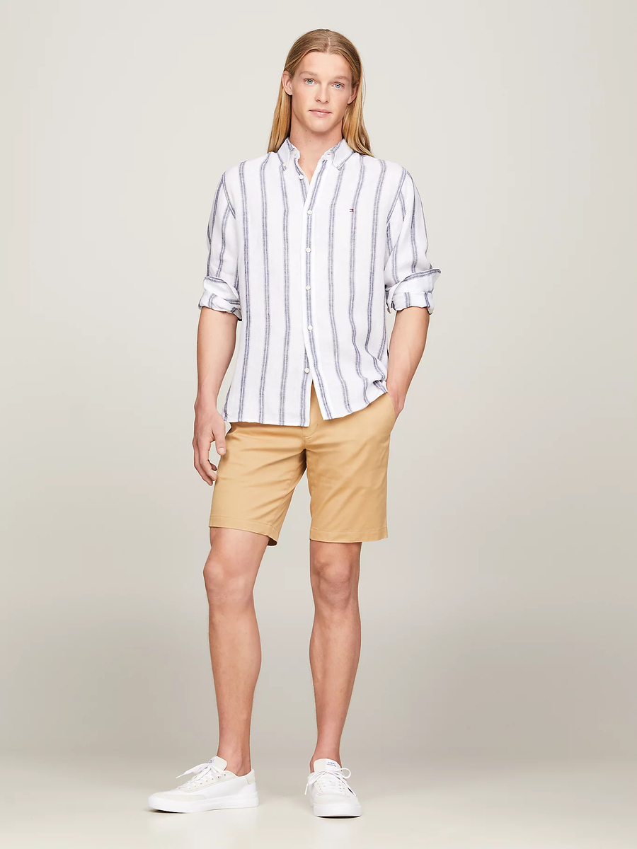 detail Tommy Hilfiger pánská bílá košile