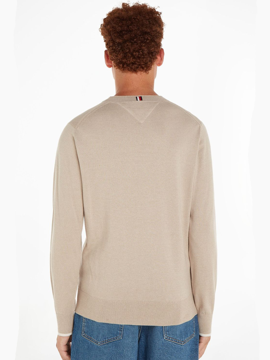 detail Tommy Hilfiger pánský béžový svetr