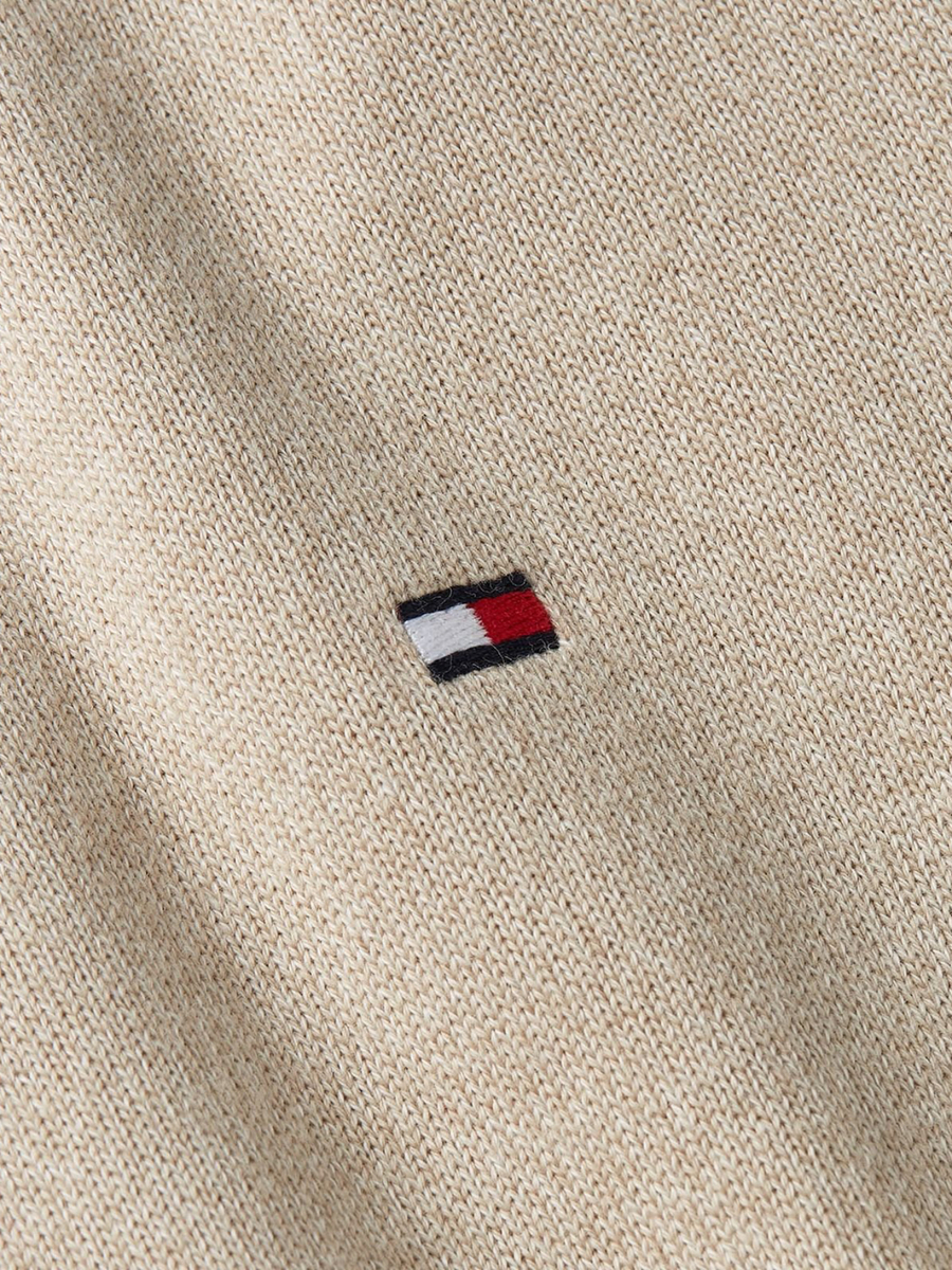 detail Tommy Hilfiger pánský béžový svetr