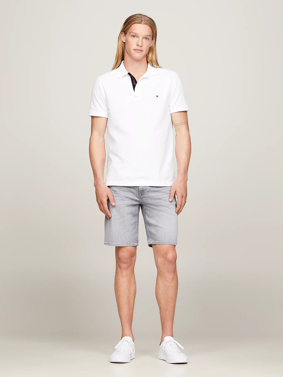 detail Tommy Hilfiger pánské šedé šortky