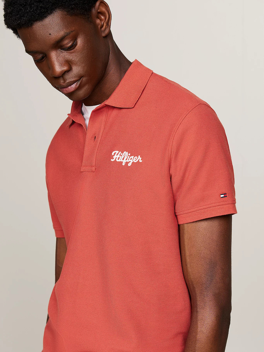 detail Tommy Hilfiger pánské cihlové polo triko