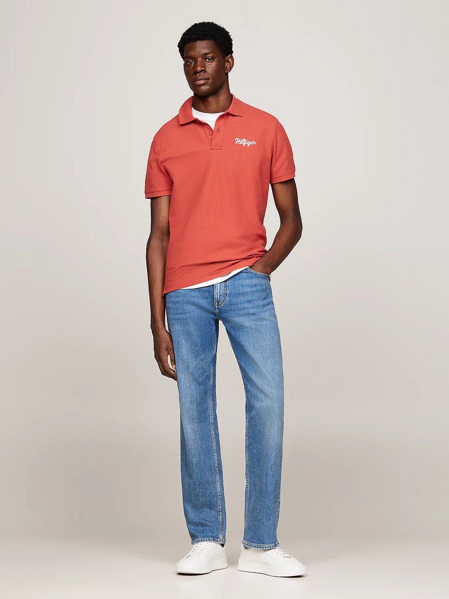 detail Tommy Hilfiger pánské cihlové polo triko