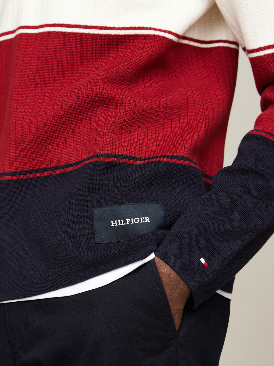 detail Tommy Hilfiger pánský svetr