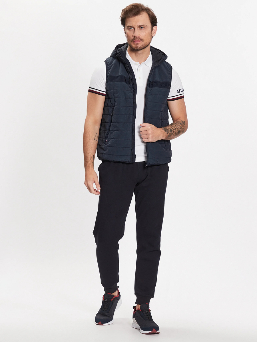 detail Tommy Hilfiger pánská tmavě modrá vesta