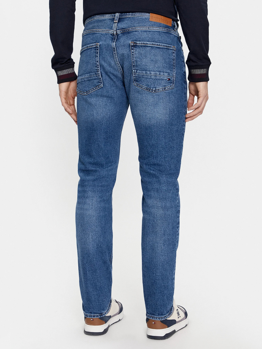 detail Tommy Hilfiger pánské modré džíny