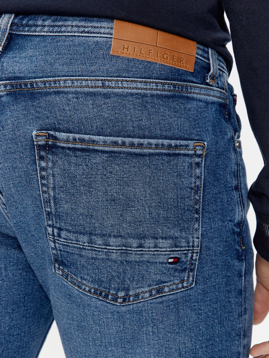 detail Tommy Hilfiger pánské modré džíny
