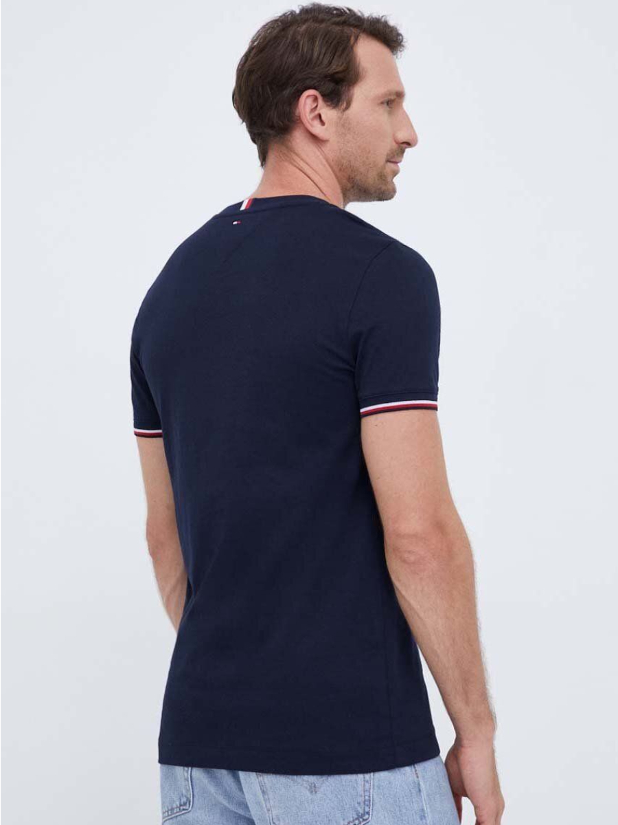 detail Tommy Hilfiger pánské tmavě modré tričko