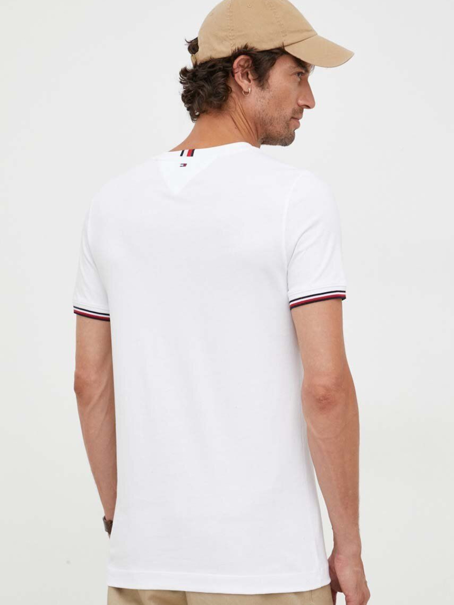 detail Tommy Hilfiger pánské bílé tričko