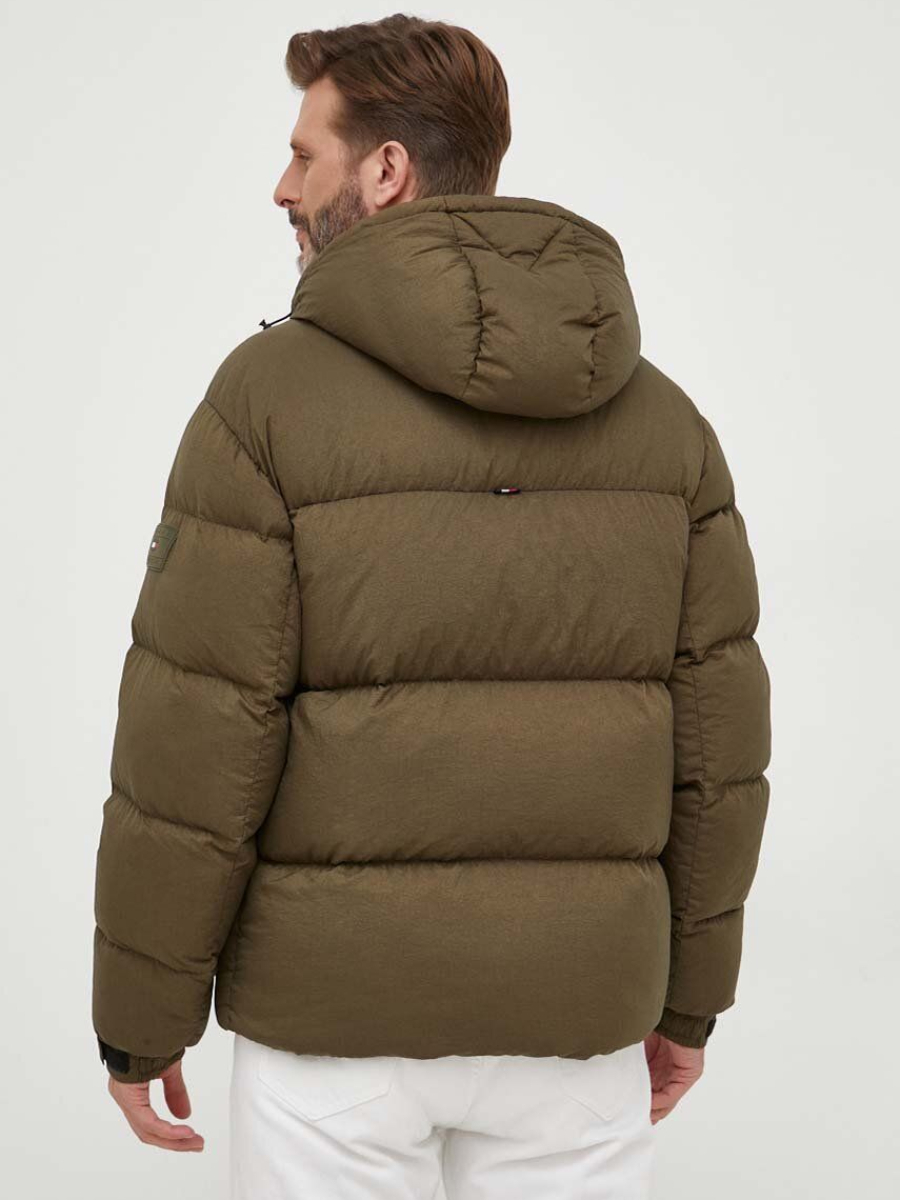 detail Tommy Hilfiger pánská khaki bunda