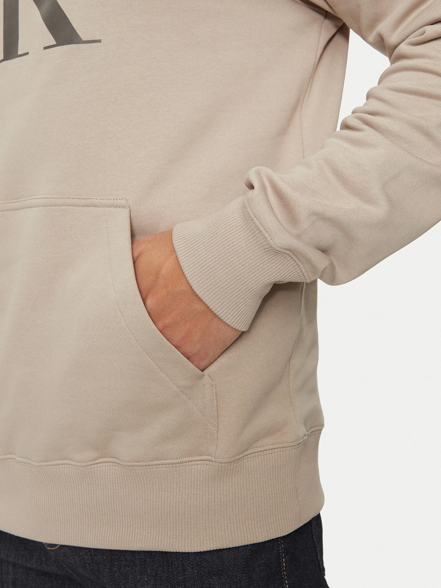 detail Calvin Klein pánská béžová mikina
