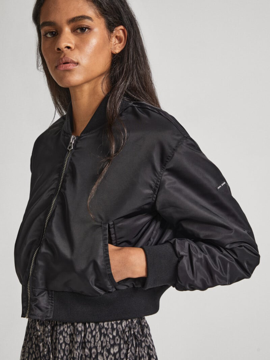 detail Pepe Jeans dámský černý bomber