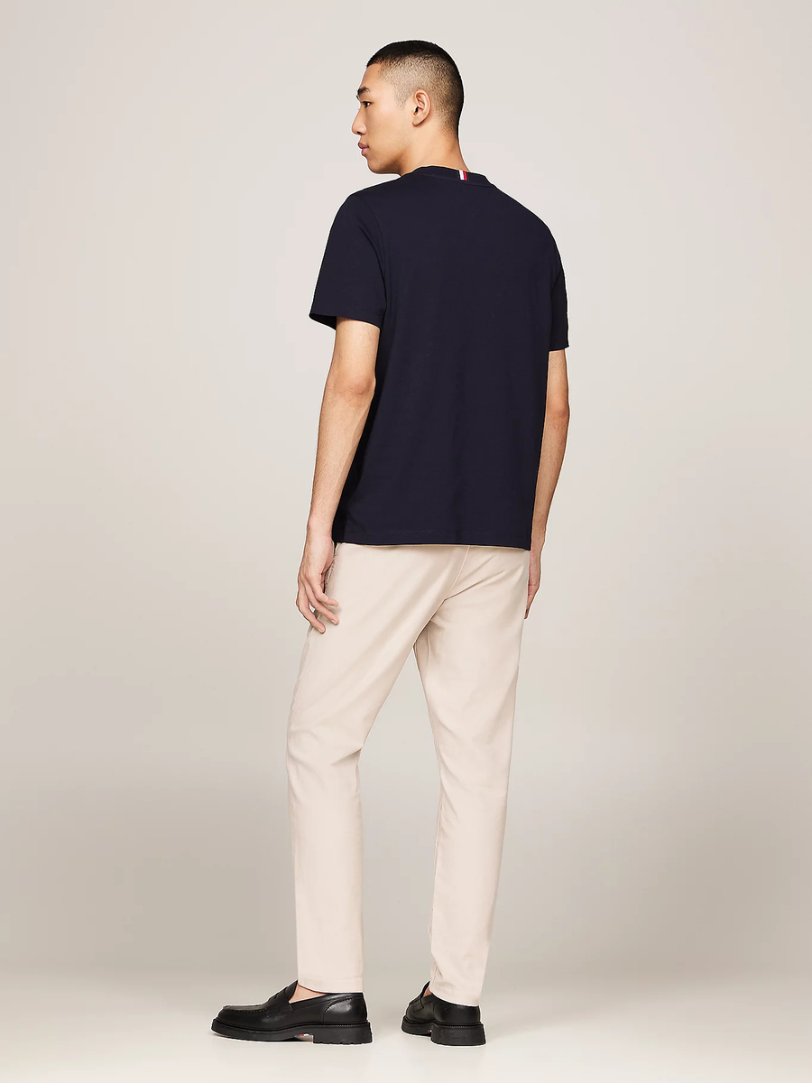 detail Tommy Hilfiger pánské tmavě modré tričko
