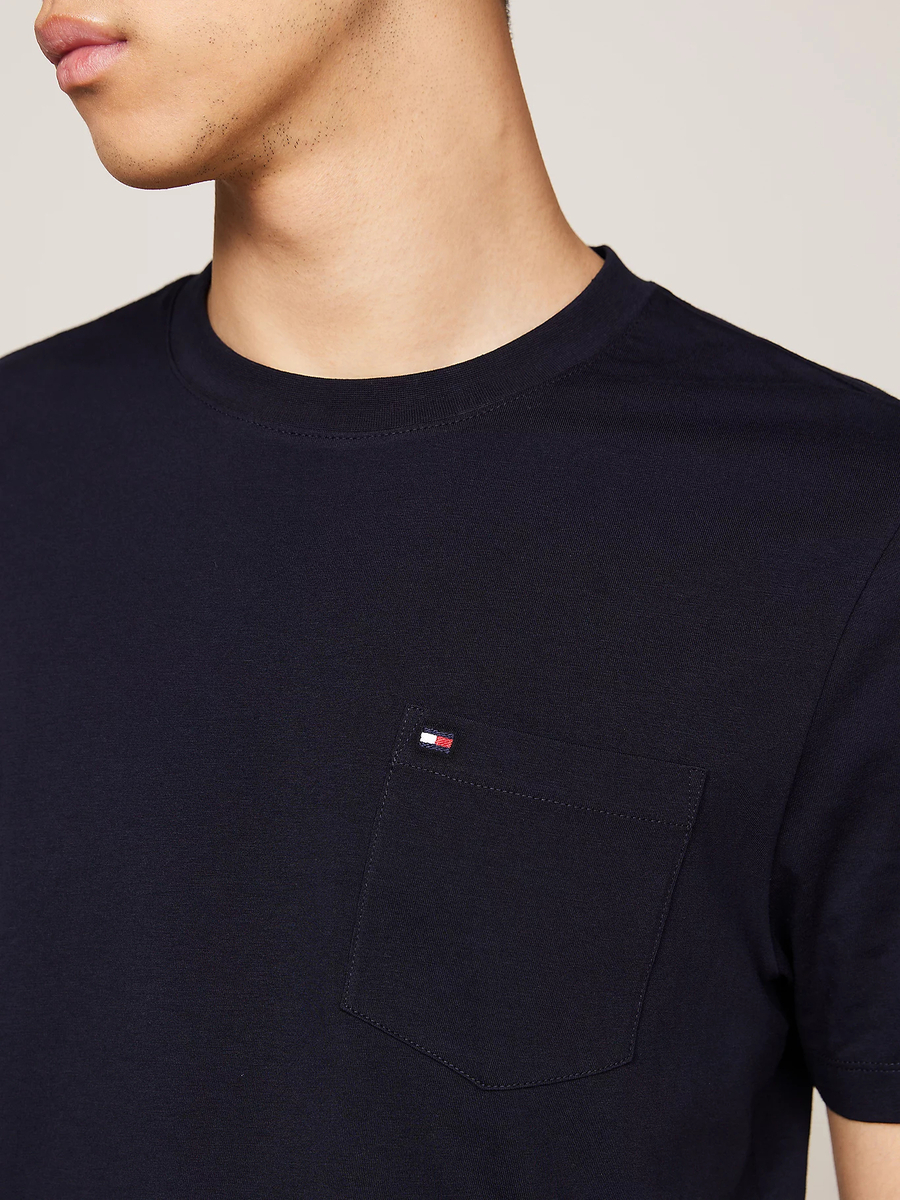 detail Tommy Hilfiger pánské tmavě modré tričko