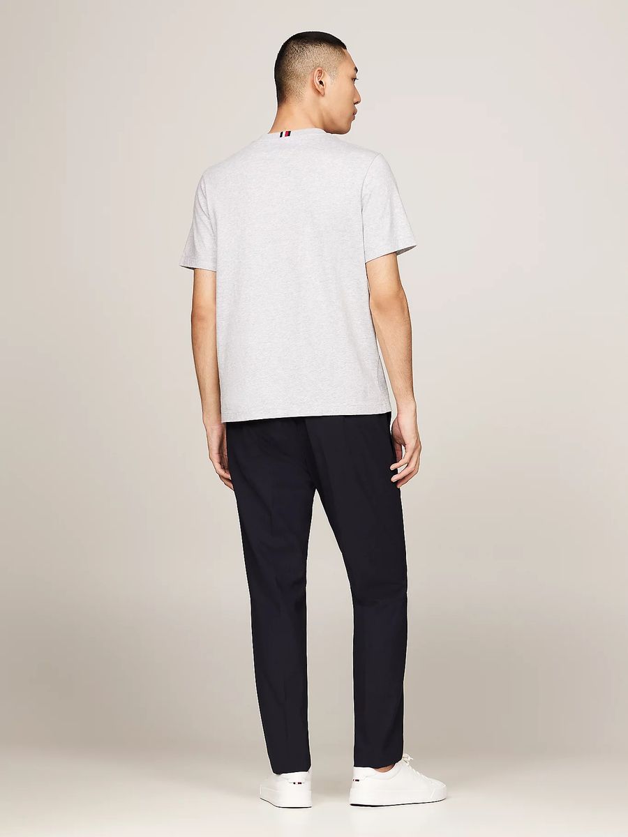 detail Tommy Hilfiger pánské šedé tričko