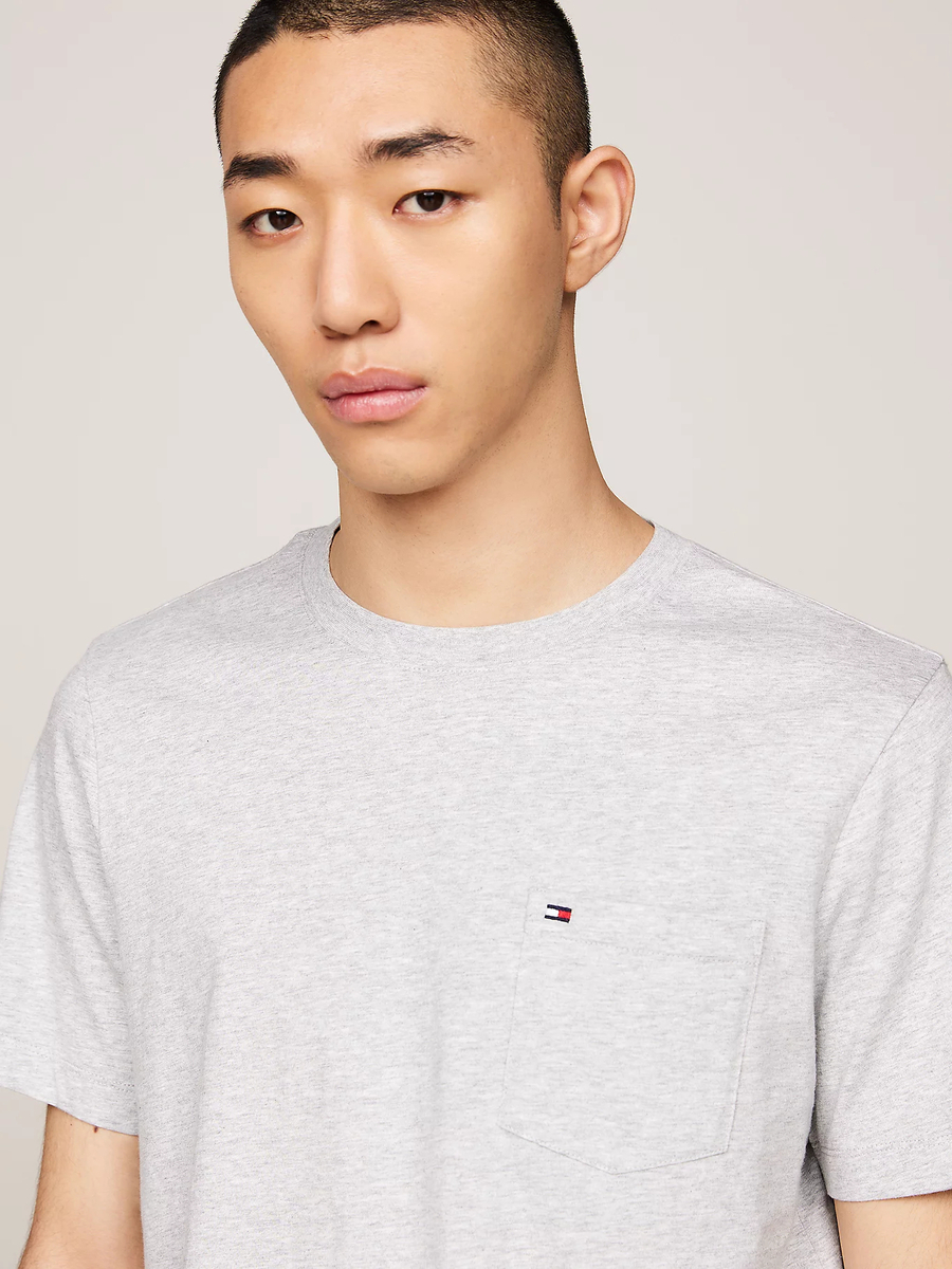 detail Tommy Hilfiger pánské šedé tričko
