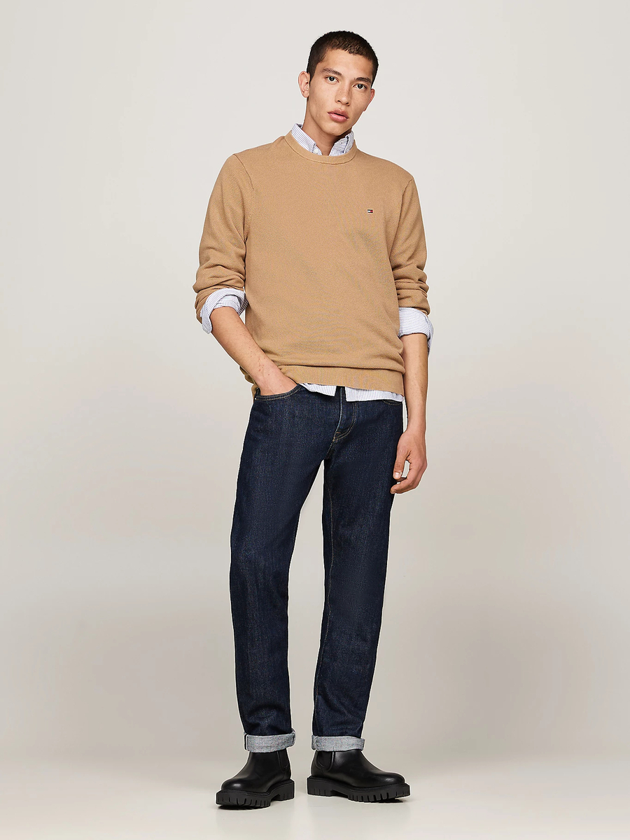 detail Tommy Hilfiger pánský béžový svetr