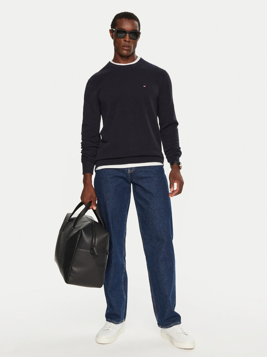 detail Tommy Hilfiger pánský černý svetr