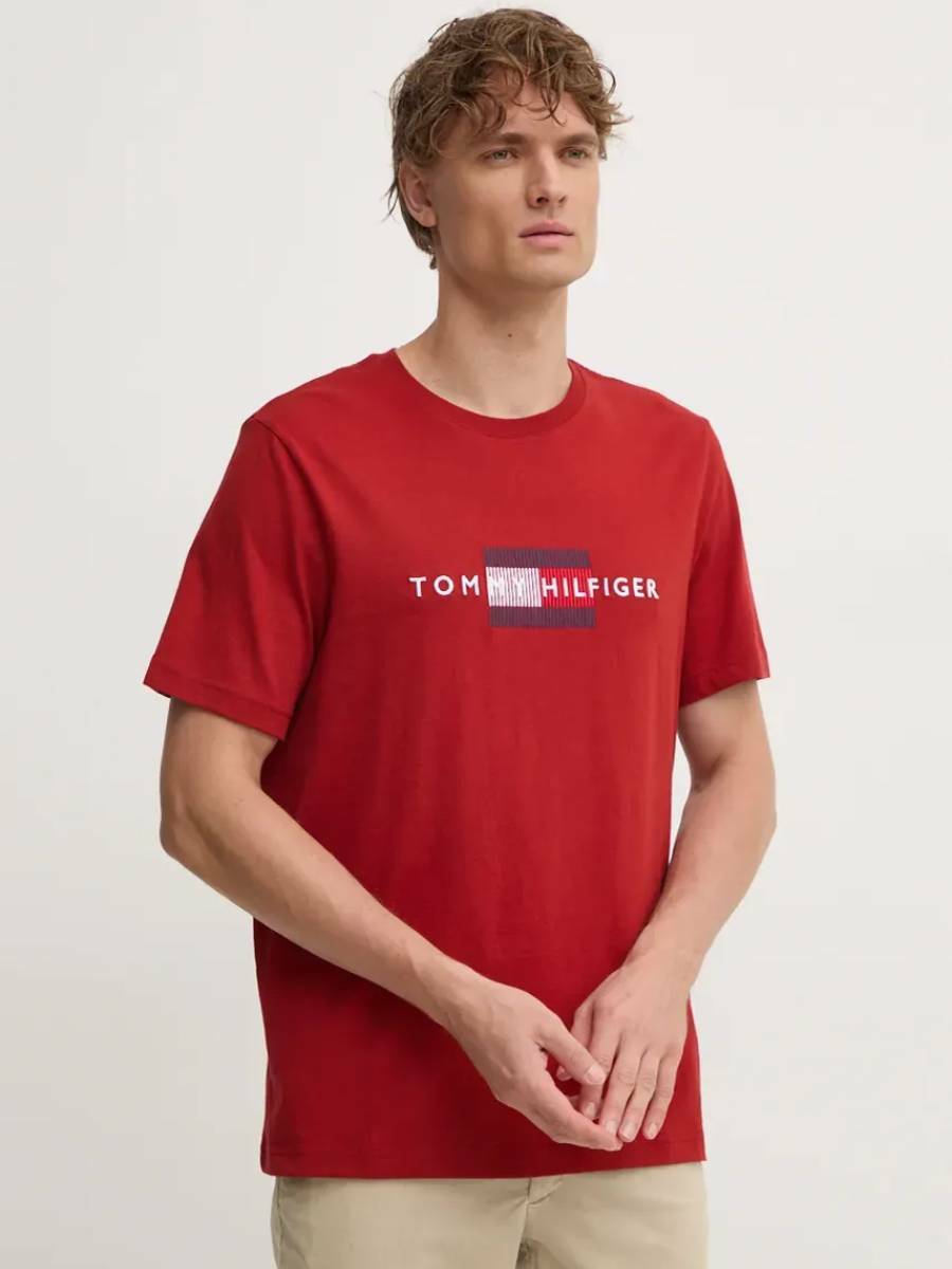 detail Tommy Hilfiger pánské tmavě červené tričko