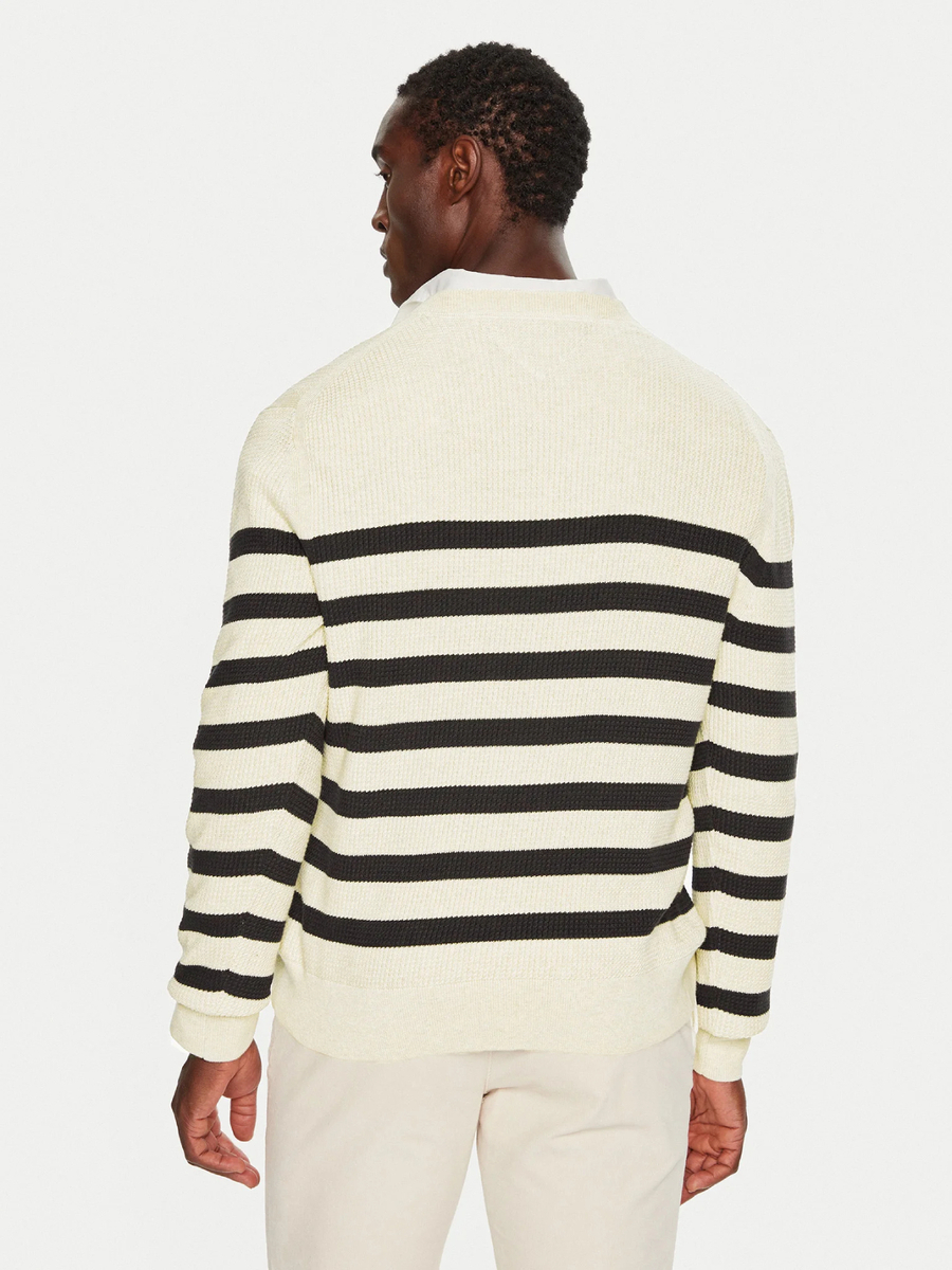 detail Tommy Hilfiger pánský béžový svetr