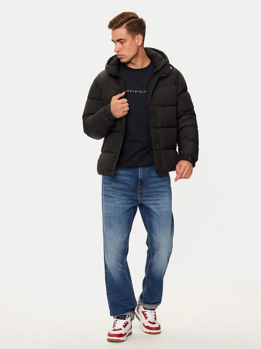 detail Tommy Hilfiger pánská černá bunda