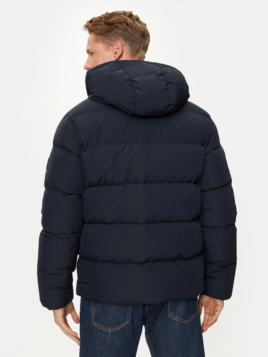 detail Tommy Hilfiger pánská tmavě modrá bunda