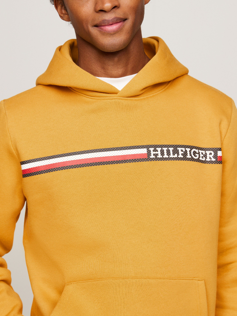 detail Tommy Hilfiger pánská hořčicová mikina