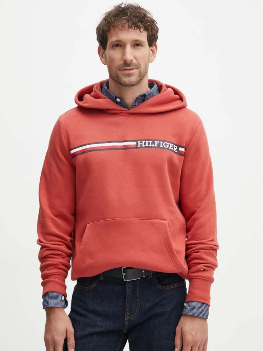 detail Tommy Hilfiger pánská červená mikina