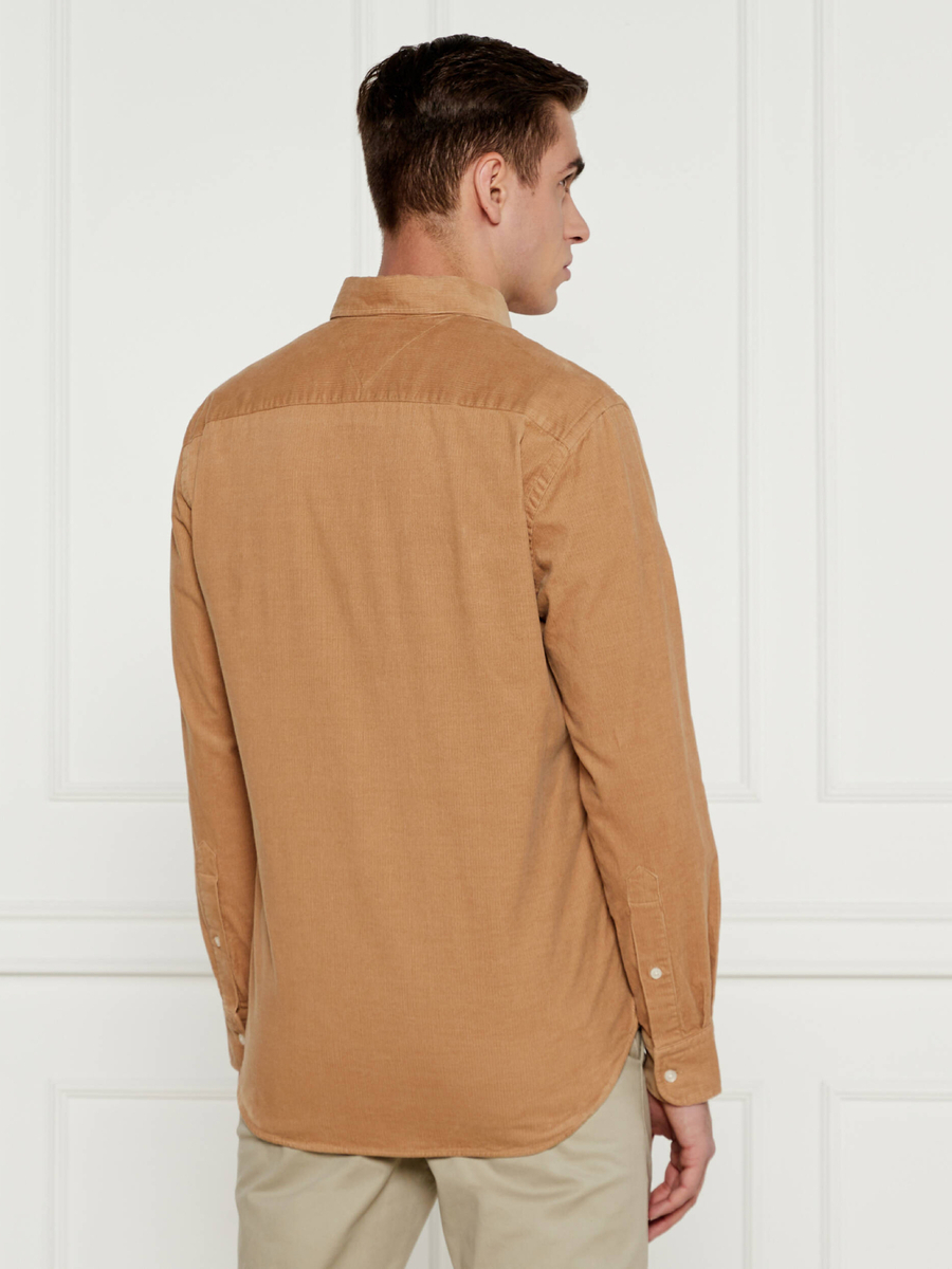 detail Tommy Hilfiger pánská hnědá košile