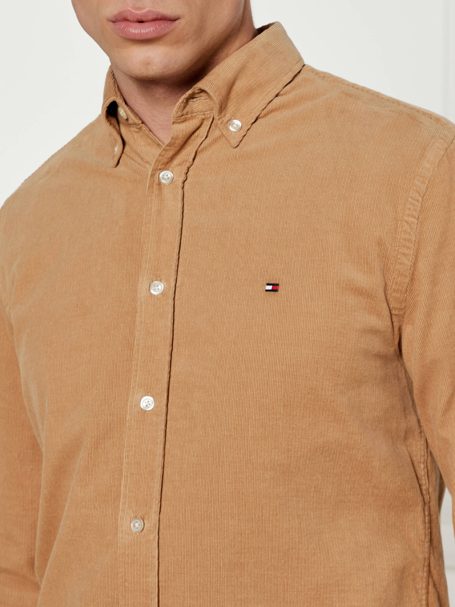 detail Tommy Hilfiger pánská hnědá košile