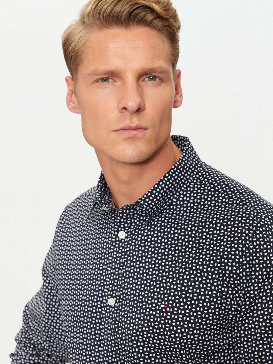 detail Tommy Hilfiger pánská modrá košile Poplin