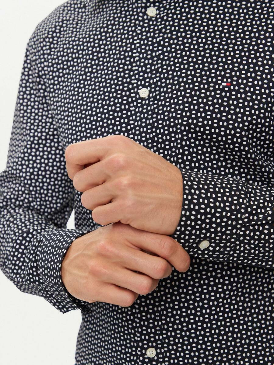 detail Tommy Hilfiger pánská modrá košile Poplin