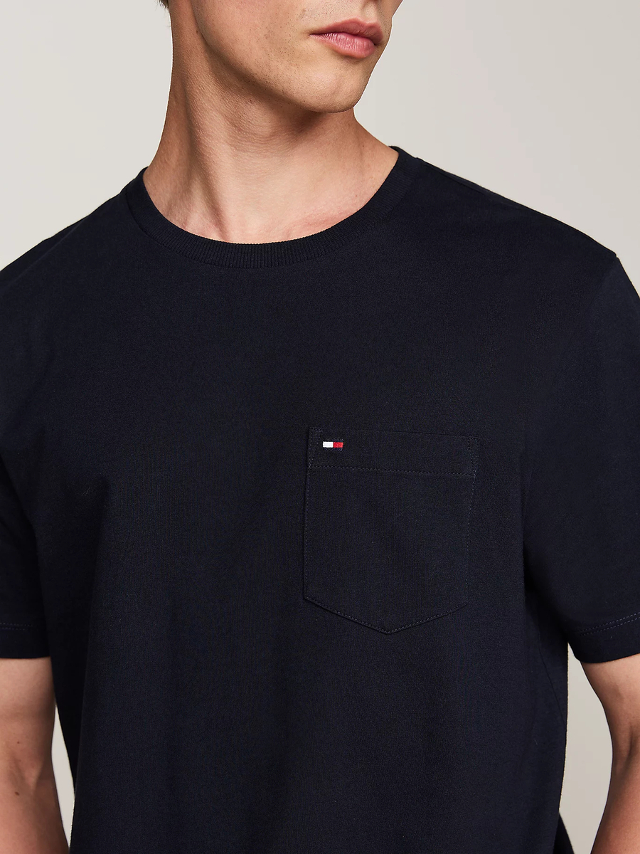 detail Tommy Hilfiger pánské tmavě modré tričko