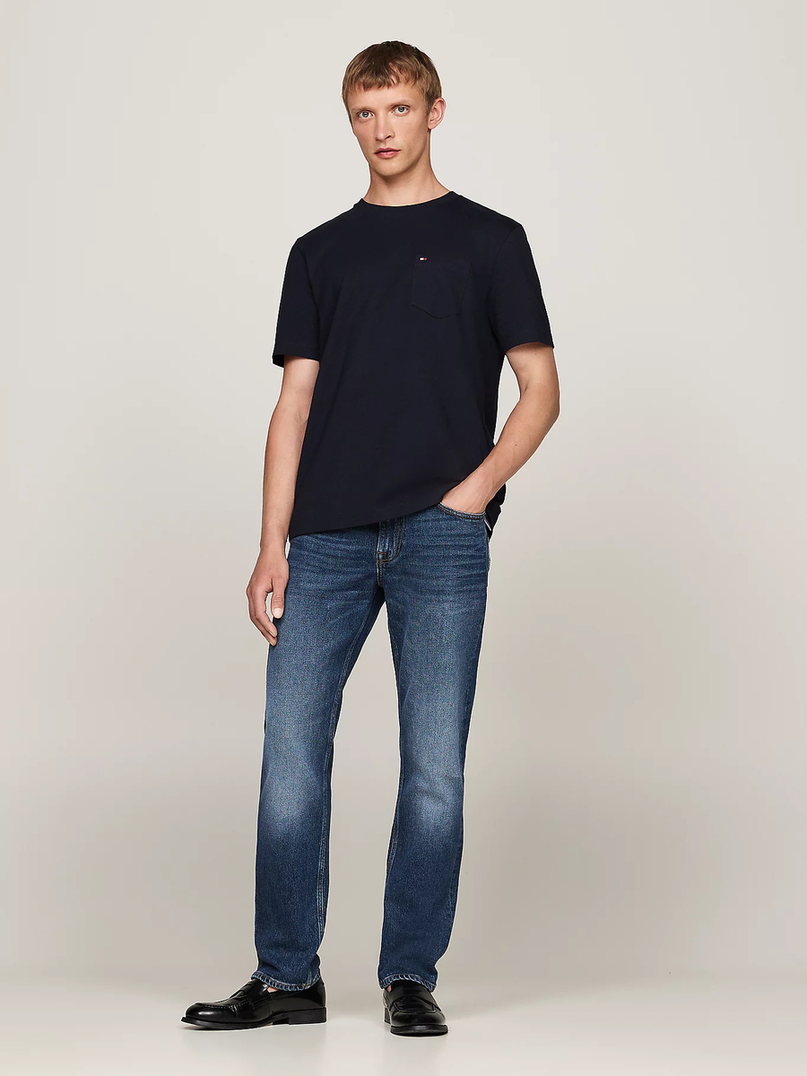detail Tommy Hilfiger pánské tmavě modré tričko